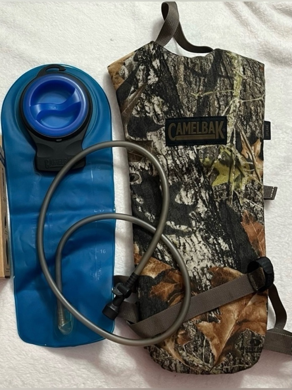 Camelbak camouflage hydration hike/hunt backpack bundle w/ bladder 1.5L